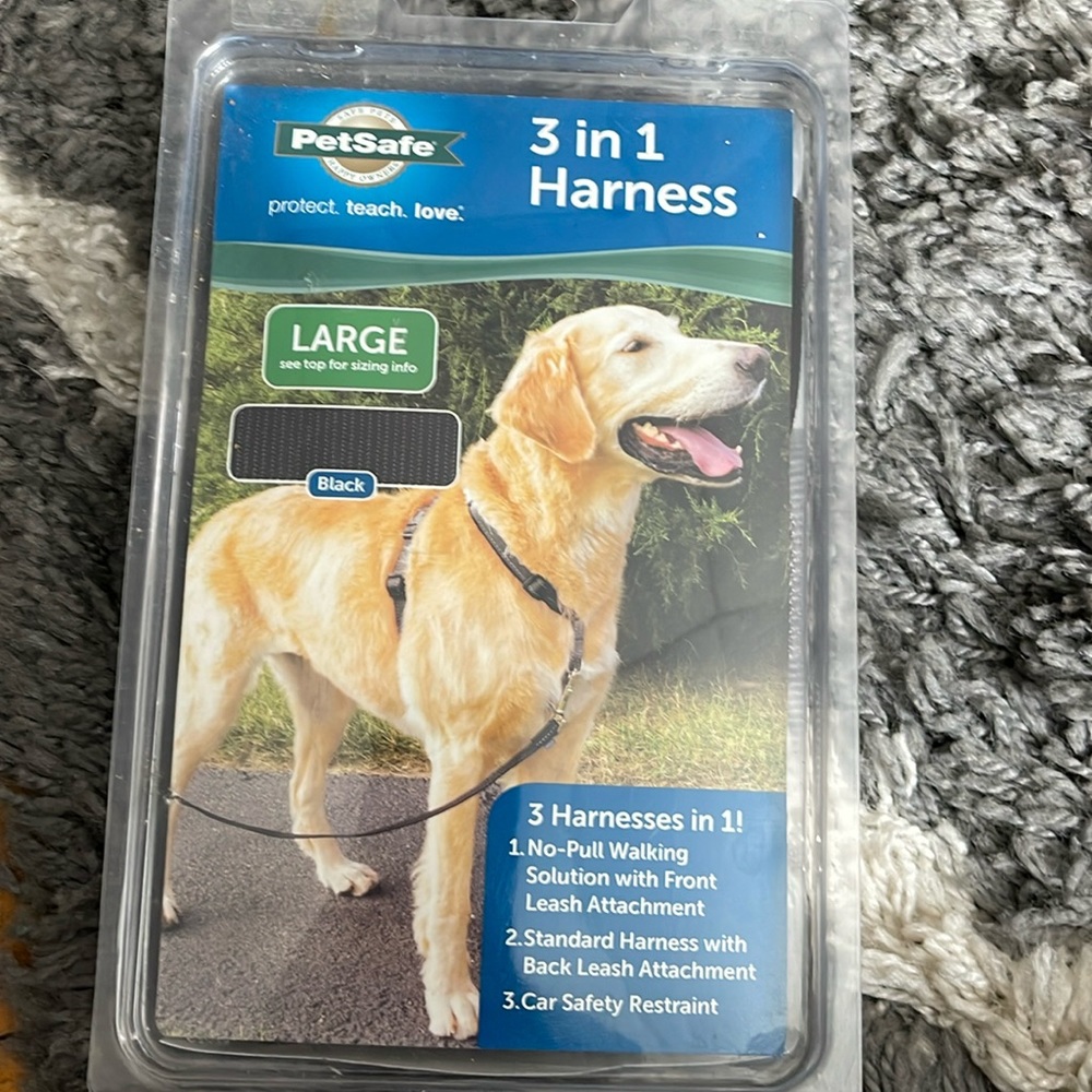 Pet safe 3 in 1 harness. Never used, size Large.